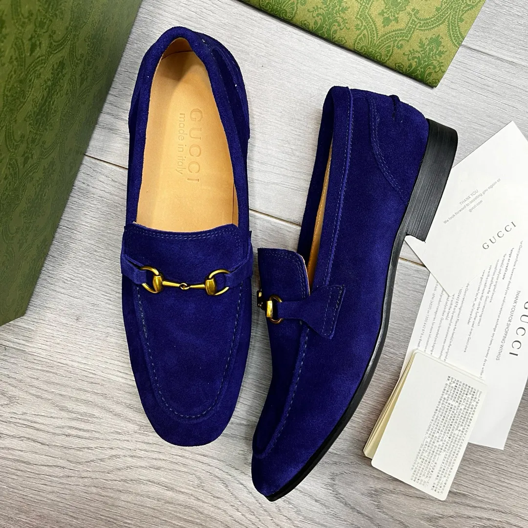 Ex-factory price: 480💰-(Gucci) men’s loafers! Genuine molded horsebit, a classic must-have for your shoe cabinet! The feet are particularly delicate! This Gucci original version is a set last, and we are consistent with the counter! Therefore, it is more comfortable in terms of last shape and comfort! Take it to the counter and compare at will! Good shoes are more than just what they make! But grasp the essence from the inside out! Material: Imported first-layer frosted cowhide! Genuine leather outsole imported from Italy, size: 39-44 (38/45 customized, non-refundable)